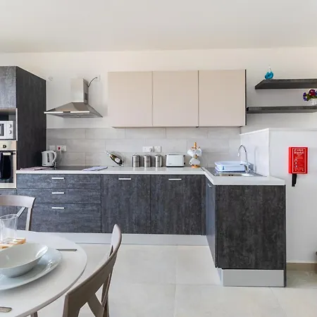 شقة Brand New Modern Bugibba 3bdr 2 Bth *